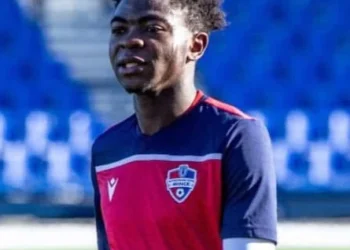 لاعب حر – مهاجم – مقيم – 23 سنة – سبق له اللعب في بيلاروسيا والكاميرون