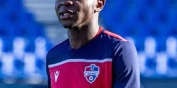 لاعب حر – مهاجم – مقيم – 23 سنة – سبق له اللعب في بيلاروسيا والكاميرون