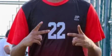 لاعب حر – لاعب وسط – مواطن – 20 سنة – سبق له اللعب مع رديف عجمان